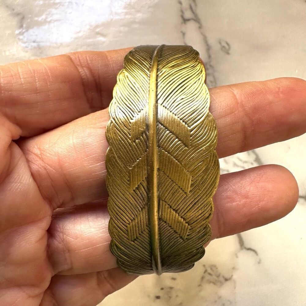 Gold tone feather bracelet - Picture 7 of 10